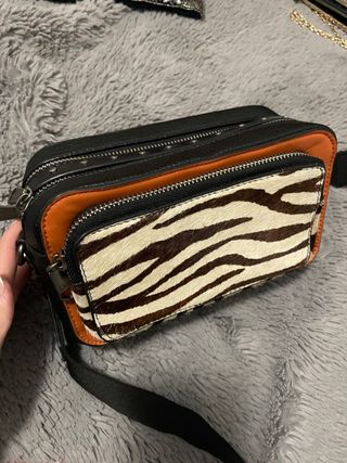 Bolso Negro y Naranja con Estampado Animal