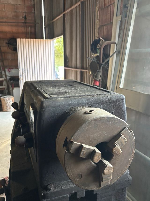 Torno de metal industrial