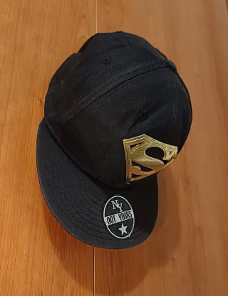 Gorra New Era Superman original broche strapback.