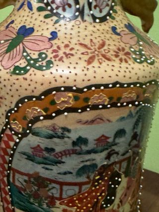 Jarrón chino decorado con figuras