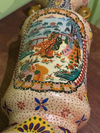 Jarrón chino decorado con figuras