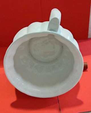 Antico pitale in ceramica bianca