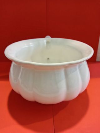 Antico pitale in ceramica bianca