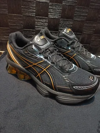 Asícs Gel Kinetic Fluent color Black/Black.