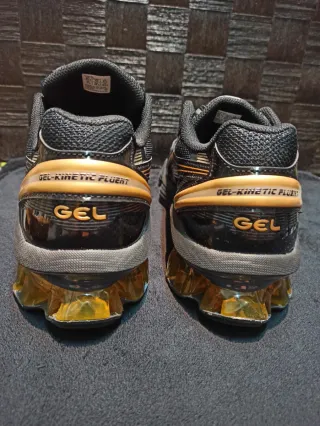 Asícs Gel Kinetic Fluent color Black/Black.