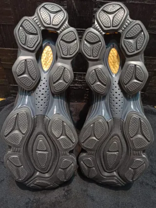 Asícs Gel Kinetic Fluent color Black/Black.