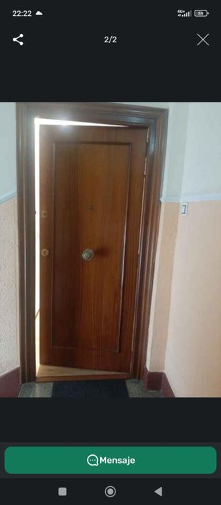 Puerta de entrada de madera