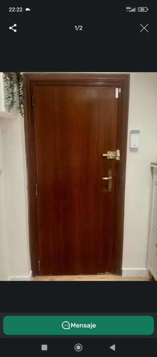Puerta de entrada de madera