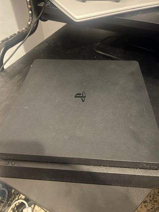 PS4 (PlayStation 4) Negra con Mando