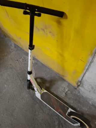 Patinete Oxelo blanco y negro