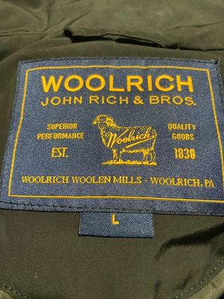 Plumífero Woolrich Negro con Capucha