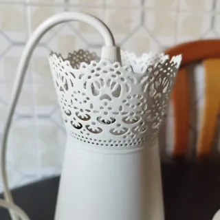 Lámpara de metal blanca,similar puntilla