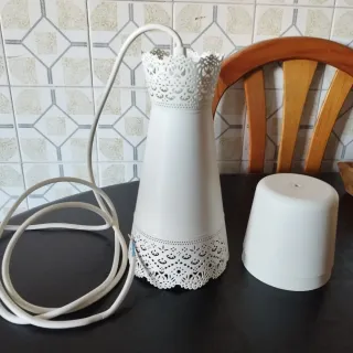 Lámpara de metal blanca,similar puntilla