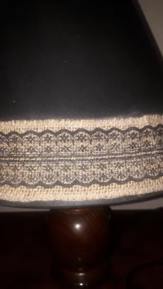 Lámpara de mesa madera y tela