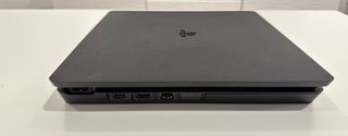 PS4 SLIM NEGRA 1 TB + MANDO Y CABLES