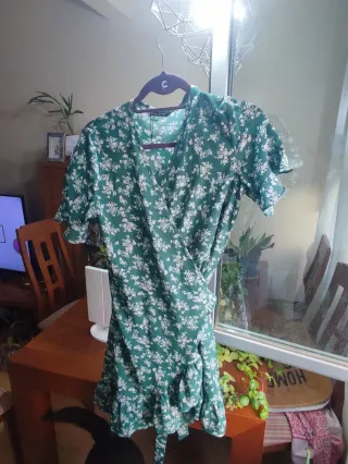 Vestido verde floral talla M 