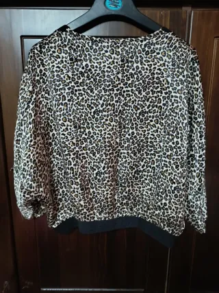 Chaqueta bomber estampado leopardo
