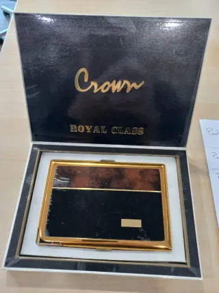 Portasigarette e accendino