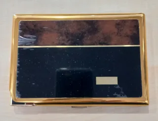 Portasigarette e accendino