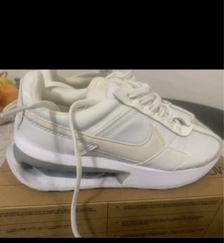 Scarpe Nike bianche e beige usate una volta