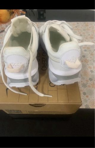 Scarpe Nike bianche e beige usate una volta