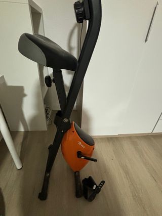 Bicicleta Estática Naranja y Negra