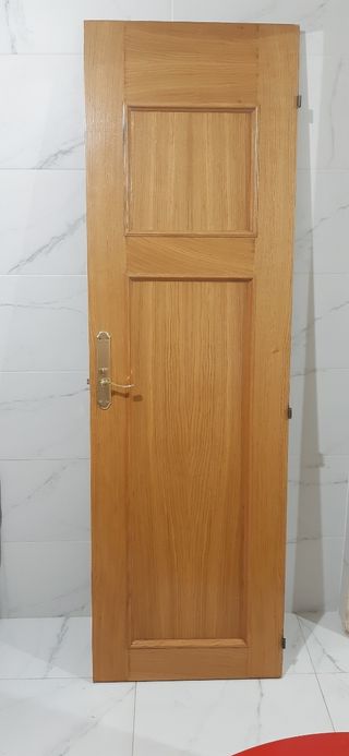 Puerta de madera 62cm x 2.4m