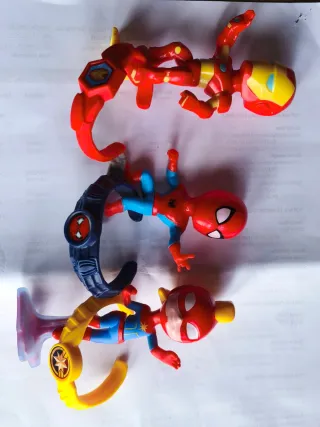 3 Personaggi Marvel Kinder Maxi