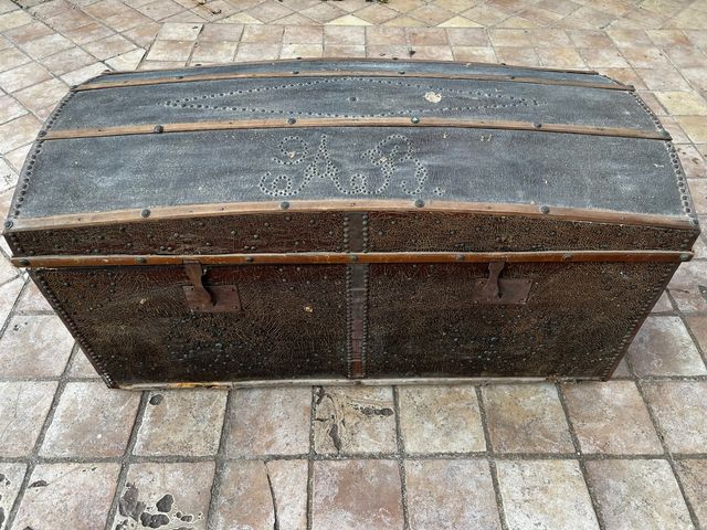 Baúl Antiguo Grande Cuero y Metal