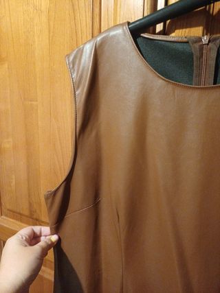 Vestido polipiel marrón
