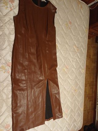 Vestido polipiel marrón