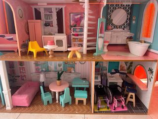 Casa de muñecas Barbie con accesorios