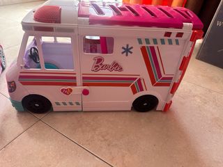 Casa de muñecas Barbie con accesorios