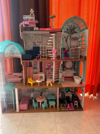 Casa de muñecas Barbie con accesorios
