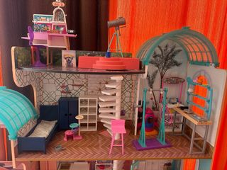 Casa de muñecas Barbie con accesorios