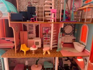 Casa de muñecas Barbie con accesorios