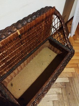 Sillón de mimbre marrón