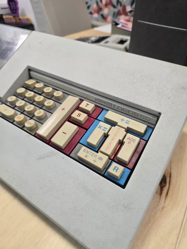 Calculadora vintage Olivetti Logos 55 (años 70)