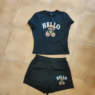 Conjunto corto negro con oso
