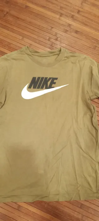 Camiseta Nike niño 
Talla 12-14
Medidas en la foto