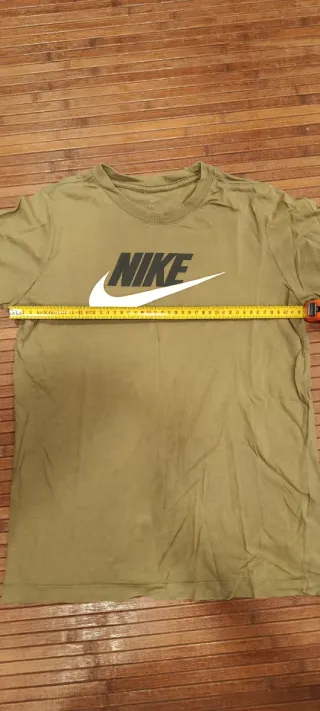 Camiseta Nike niño 
Talla 12-14
Medidas en la foto