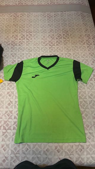 Camiseta Joma Verde con Detalles Negros
