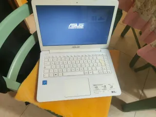 Portatile Asus white 4gb ram ssd 14" led