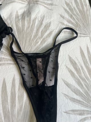 Picardías y tanga transparente negro Flora's