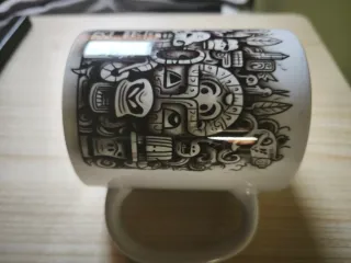 Taza tribal azteca