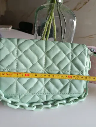 Bolso de mano verde agua acolchado