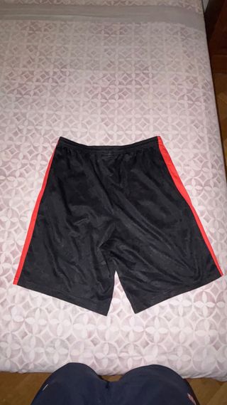 Pantalones cortos Nike negros y naranjas