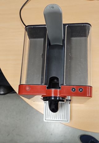 Cafetera Delonghi Roja