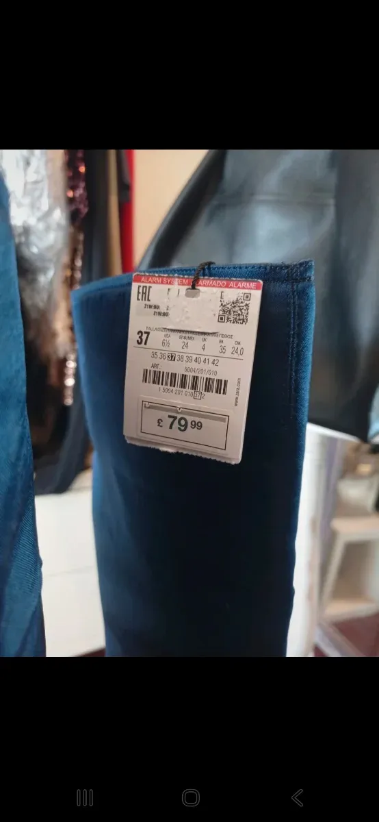 Botas altas Zara Talla 37.
Son espectaculares.