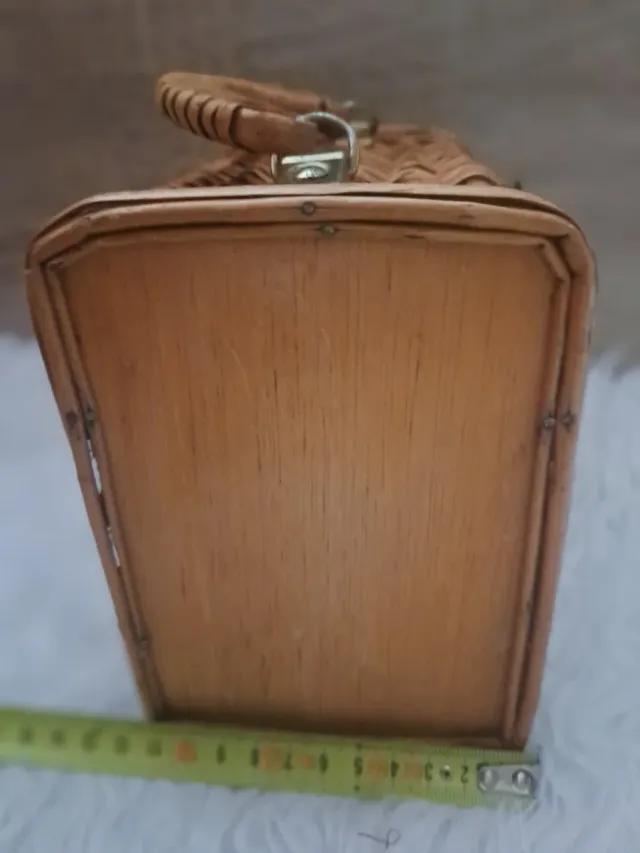 Cesta de mimbre tipo cofre con asa